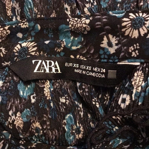 ZARA Blue Ditsy Floral Ruffle Blouse Size Extra Small - Picture 8 of 8